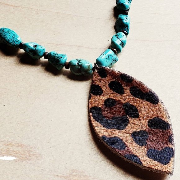 Boho Turquoise Nugget Necklace w Leopard Pendant - Picture 3 of 3